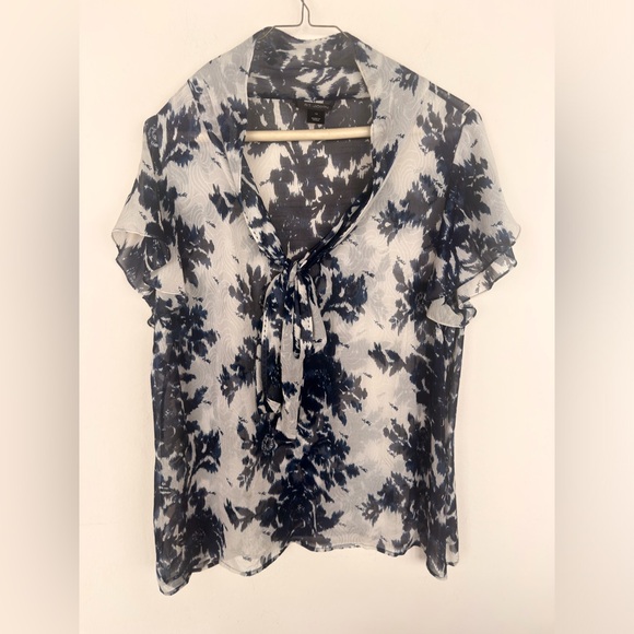 St. John Navy and White Floral Blouse - Picture 1 of 4